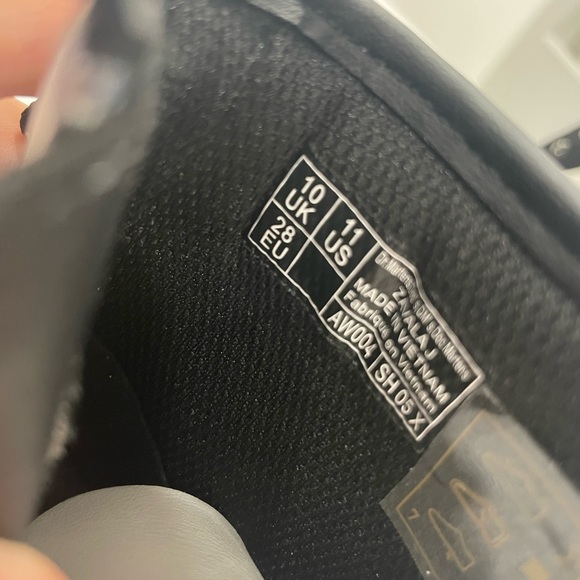 NEW DR MARTENS BOOTS WHITE GIRLS SIZE 11 - Picture 3 of 5